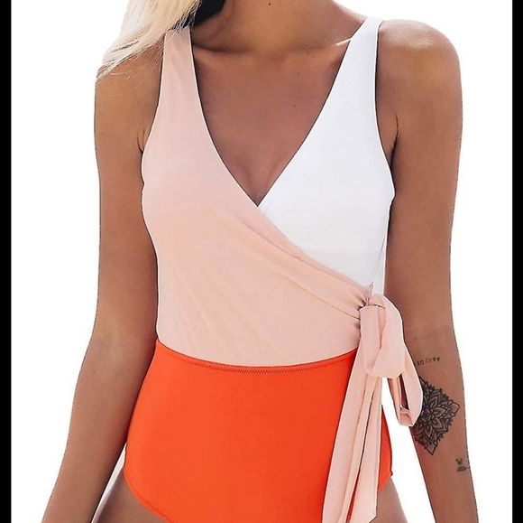 Mae Stylish Colorblock Swimsuit - Picture 2 of 14